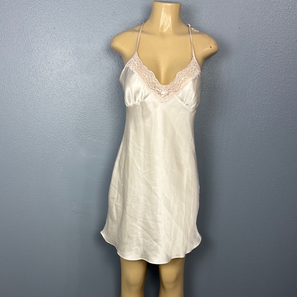 Línea Donatella Elegant Cream Lace Trim Chemise - Picture 2 of 7